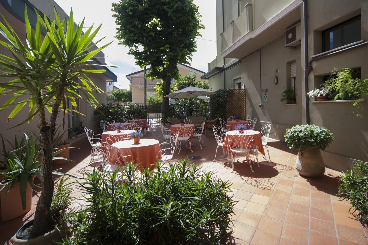 Residence Il Capodoglio Rimini Extérieur photo